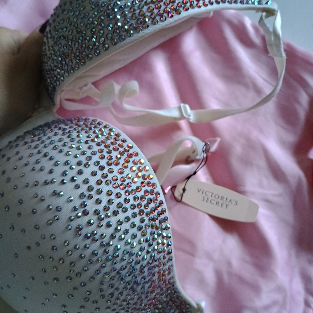 Victoria's Secret Limited Edition Fashion Show Bra2010 With Svaroski Crystals